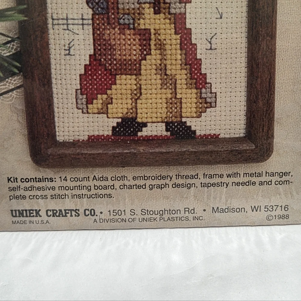 Uniek Crafts Antique Santa Red 2915 Sealed Cross Stitch Kit